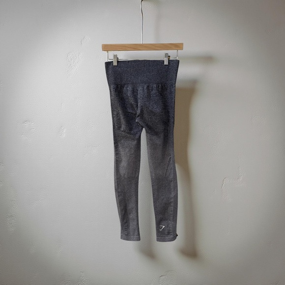Women’s Gymshark Light Grey / Dark Grey Leggings! Medium! - Picture 2 of 5